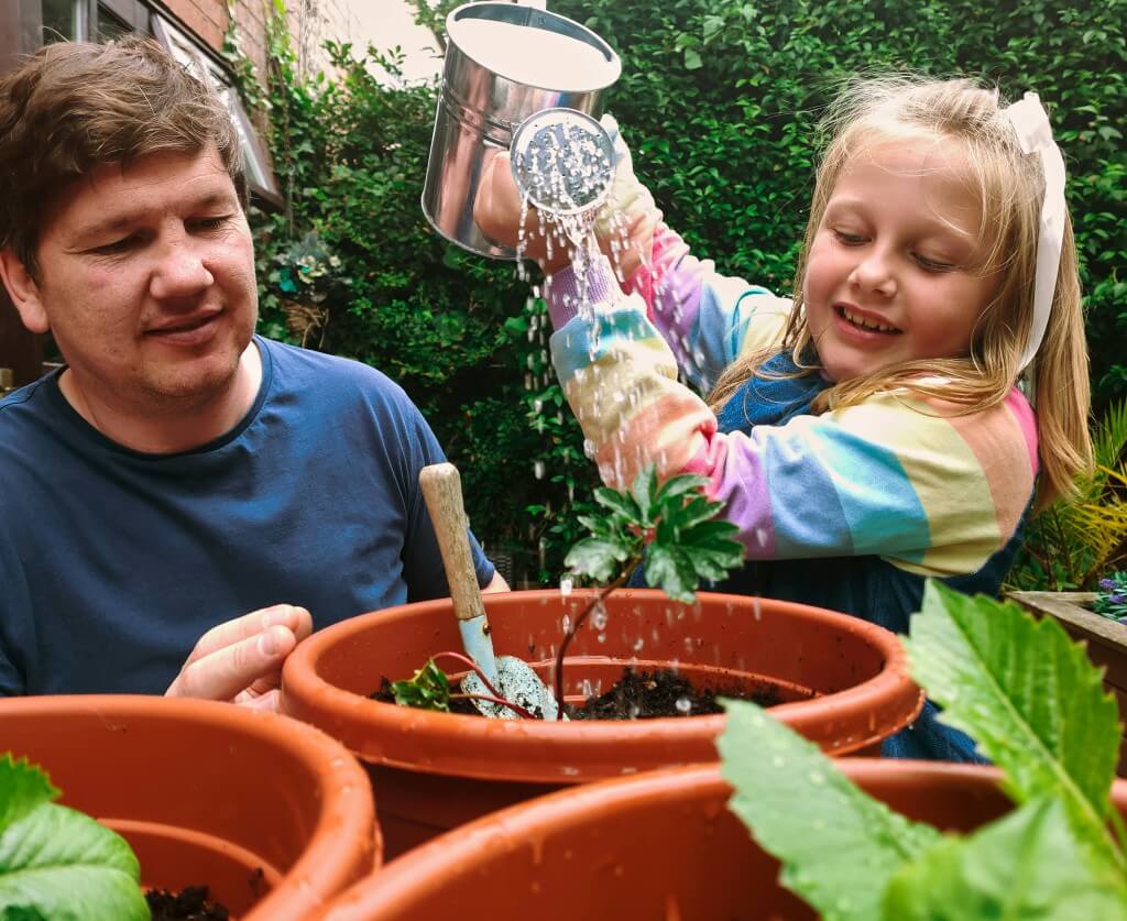Initier les enfants au jardinage